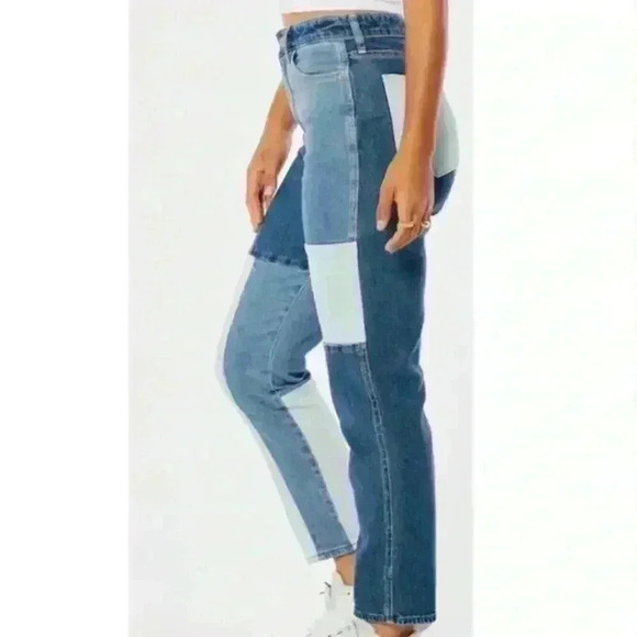 HOLLISTER | Ultra High-Rise Patchwork Mom Jeans - Picture 2 of 8